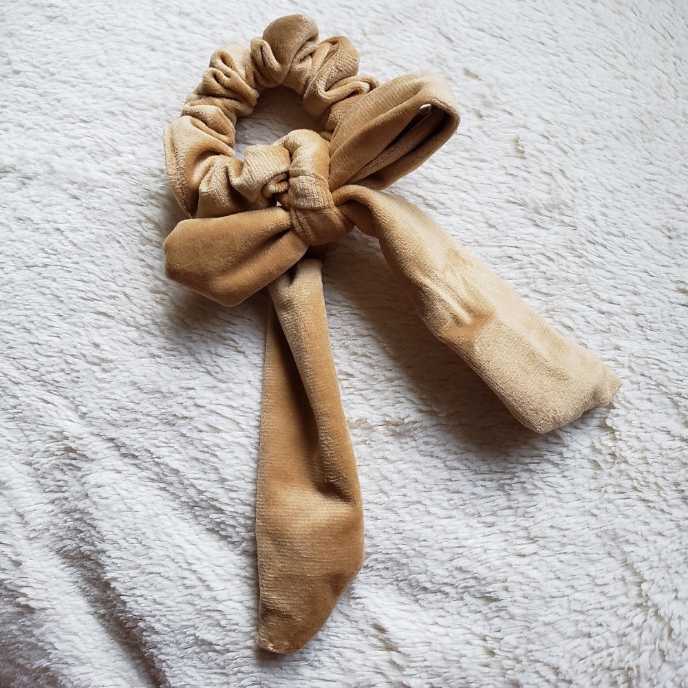 HANDMADE Velvet scrunchie with bow